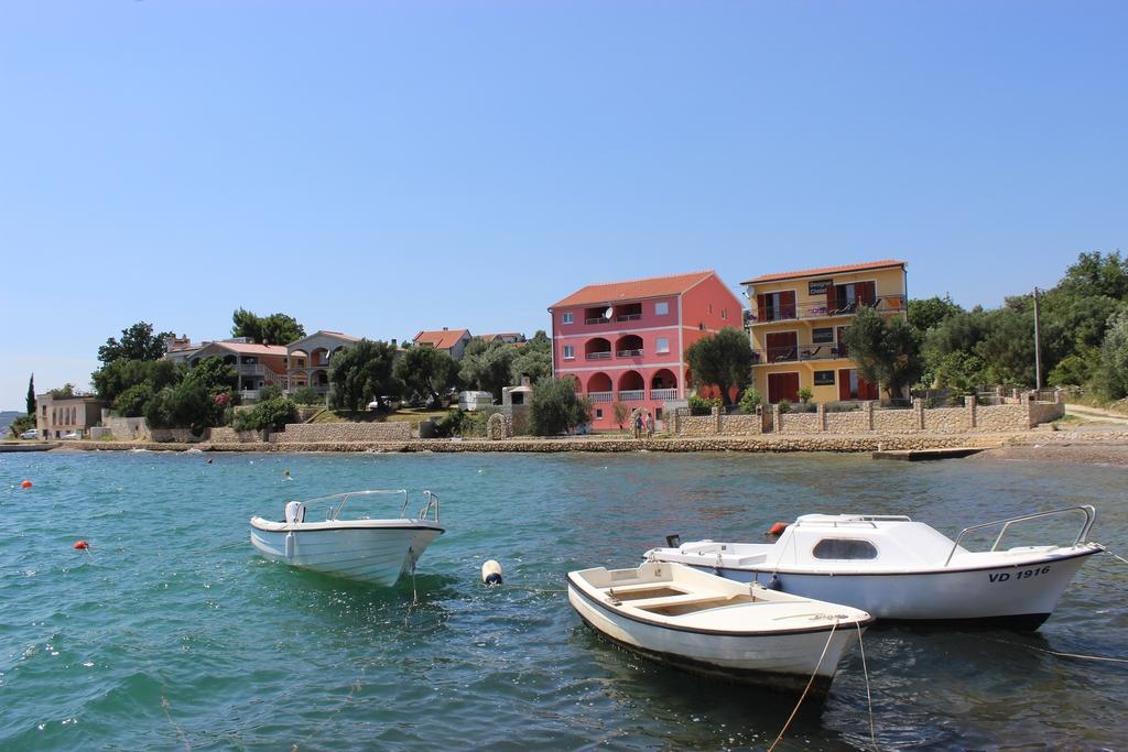 Apartments Marija - Maslenica - First Line To The Sea Exterior foto