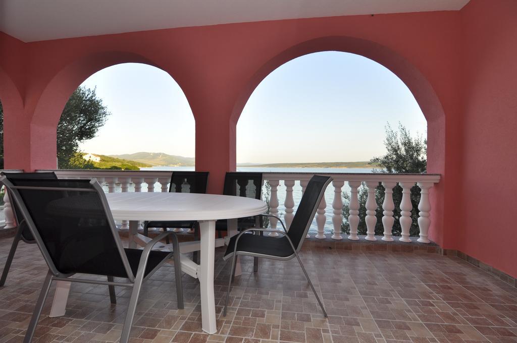 Apartments Marija - Maslenica - First Line To The Sea Exterior foto