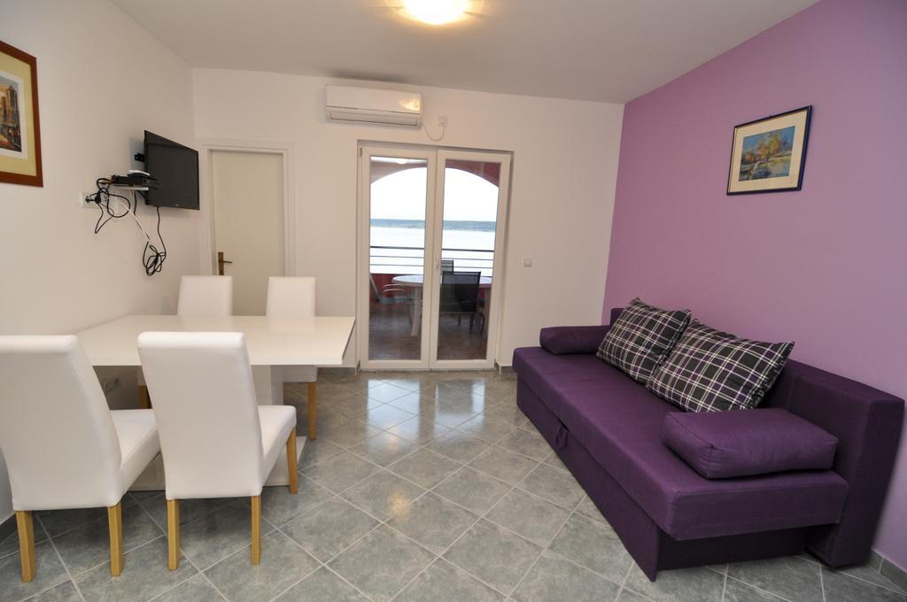 Apartments Marija - Maslenica - First Line To The Sea Exterior foto