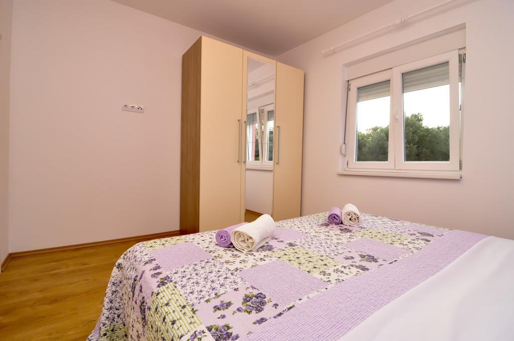 Apartments Marija - Maslenica - First Line To The Sea Exterior foto