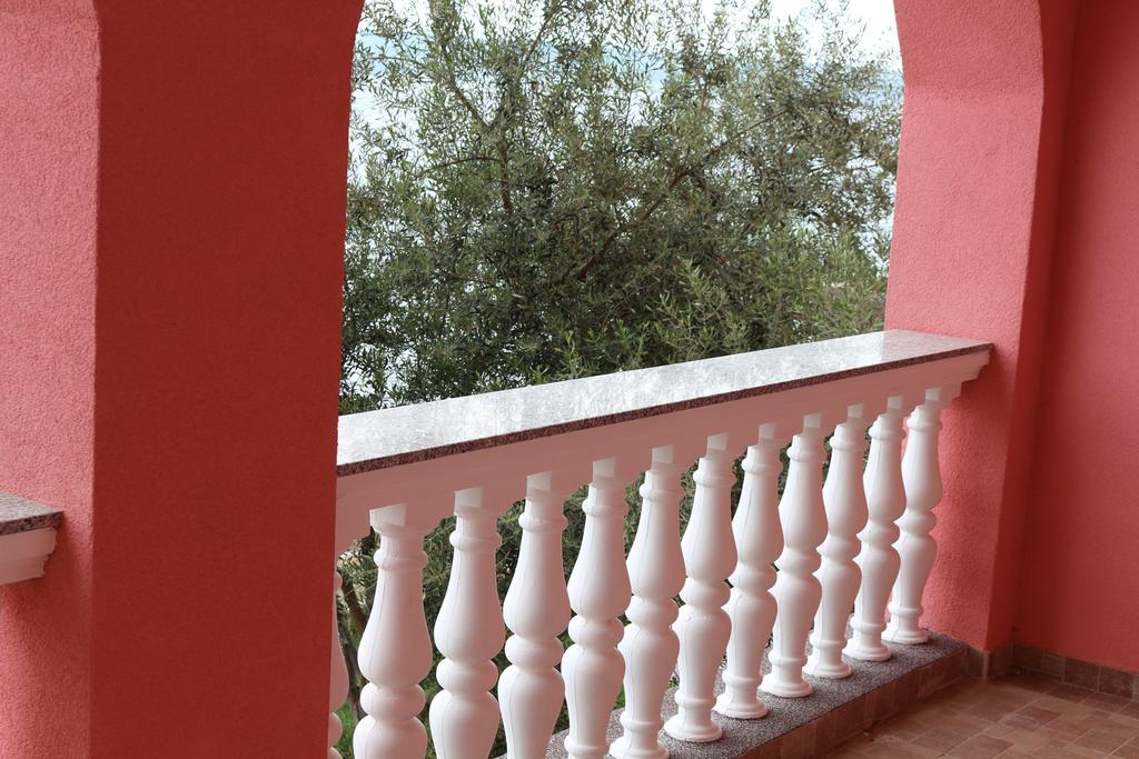 Apartments Marija - Maslenica - First Line To The Sea Exterior foto