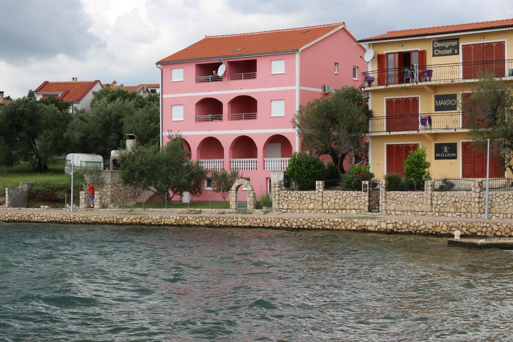 Apartments Marija - Maslenica - First Line To The Sea Exterior foto