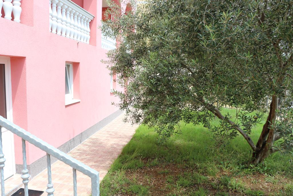 Apartments Marija - Maslenica - First Line To The Sea Exterior foto