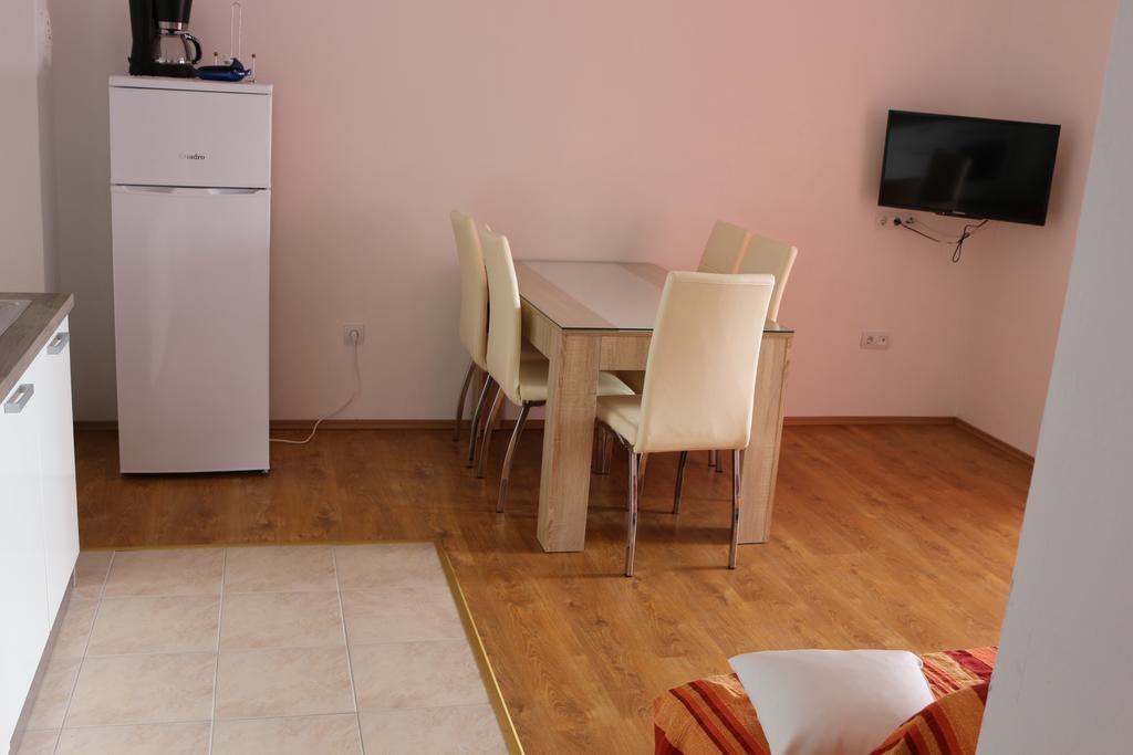Apartments Marija - Maslenica - First Line To The Sea Exterior foto