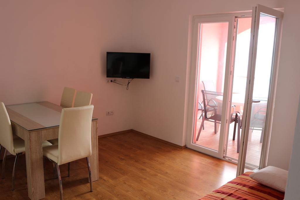 Apartments Marija - Maslenica - First Line To The Sea Exterior foto