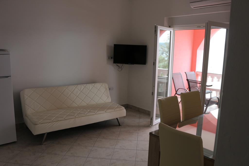 Apartments Marija - Maslenica - First Line To The Sea Exterior foto